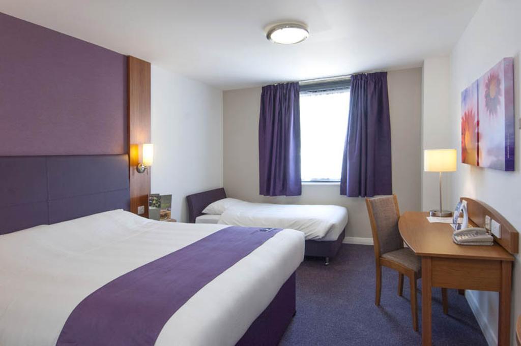 Premier Inn Epsom Central Habitación foto