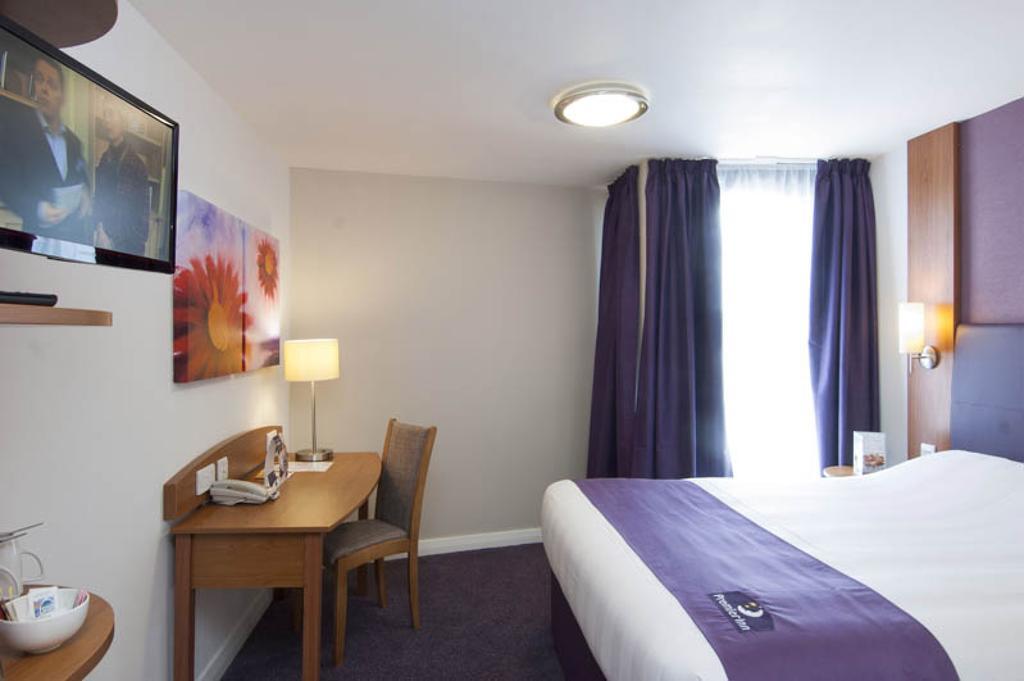 Premier Inn Epsom Central Habitación foto