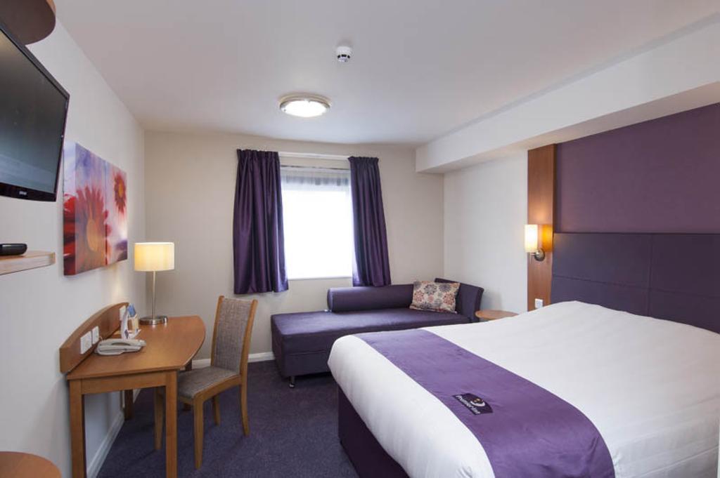 Premier Inn Epsom Central Habitación foto