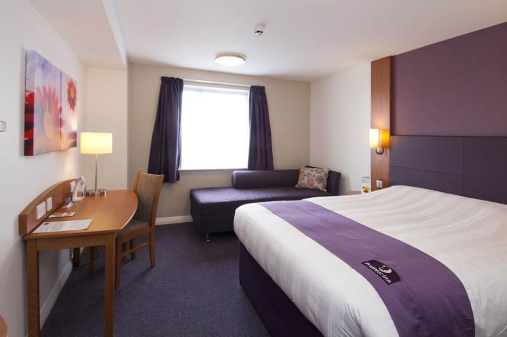 Premier Inn Epsom Central Habitación foto