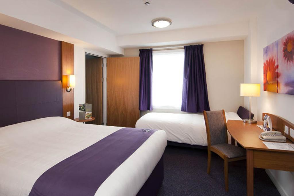 Premier Inn Epsom Central Habitación foto