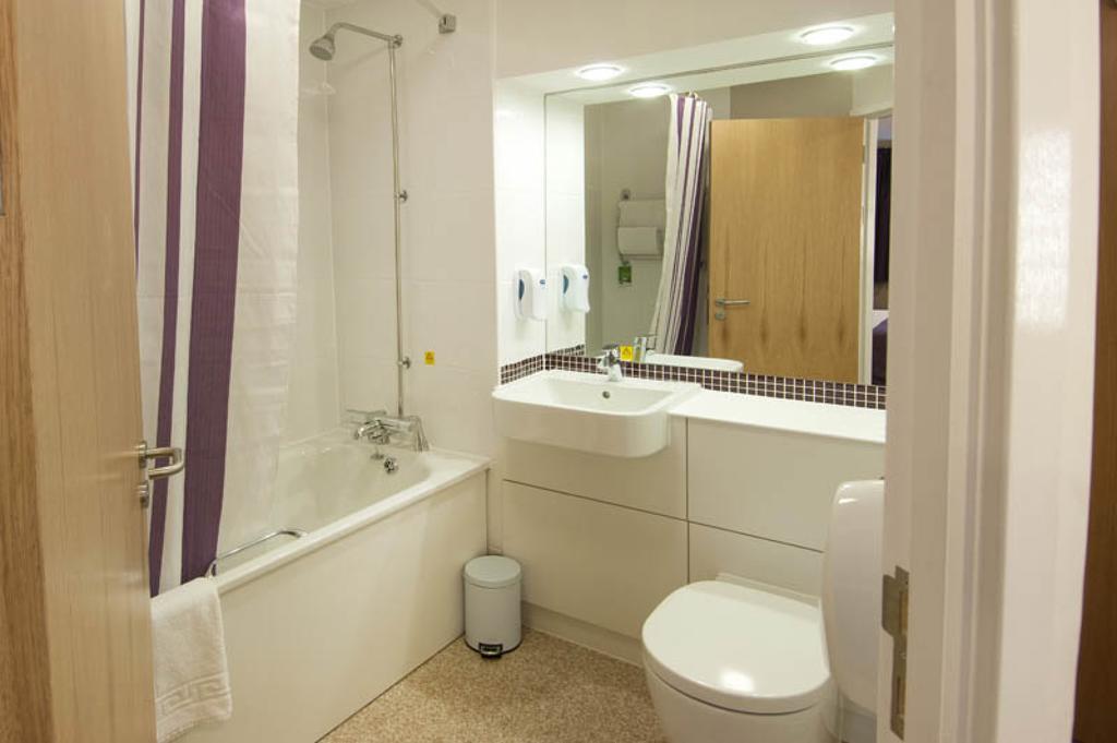 Premier Inn Epsom Central Habitación foto